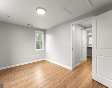 212 Walker Drive - Photo Thumbnail 10