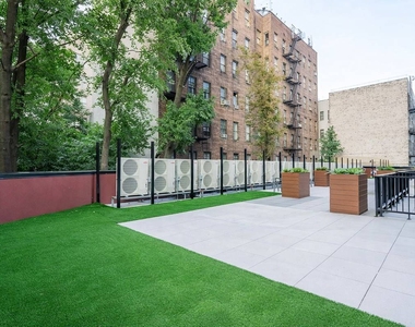 931 Carroll Street - Photo Thumbnail 7