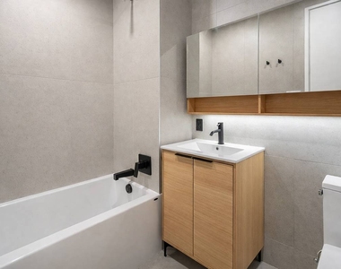 931 Carroll Street - Photo Thumbnail 4