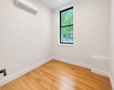483 Evergreen Avenue - Photo Thumbnail 4