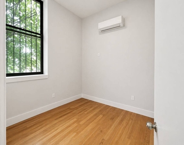 483 Evergreen Avenue - Photo Thumbnail 3