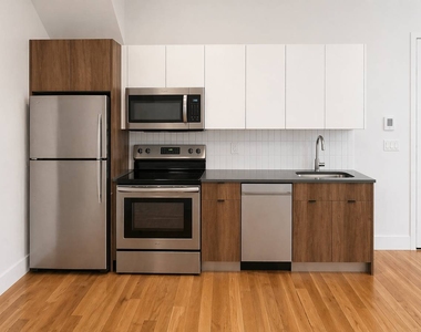 483 Evergreen Avenue - Photo Thumbnail 2