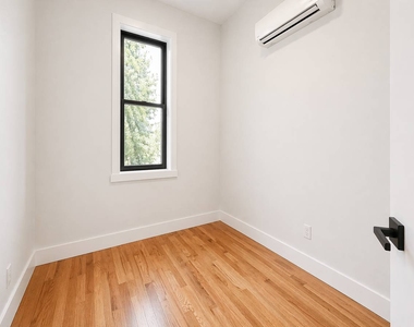 483 Evergreen Avenue - Photo Thumbnail 7