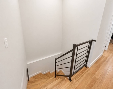 483 Evergreen Avenue - Photo Thumbnail 8
