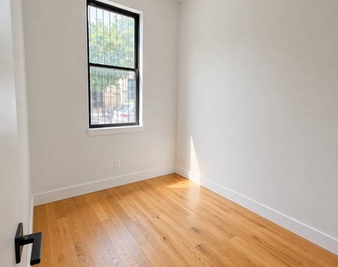 483 Evergreen Avenue - Photo Thumbnail 5