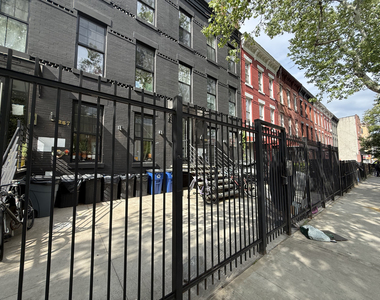 1265 Herkimer Street - Photo Thumbnail 13
