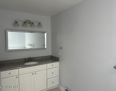 421 W Lincoln Avenue - Photo Thumbnail 12
