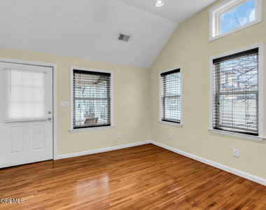 304 1/2 13th Avenue - Photo Thumbnail 5