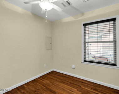 304 1/2 13th Avenue - Photo Thumbnail 8