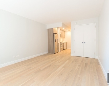 West 48 Street - Photo Thumbnail 2