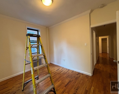West 45 Street - Photo Thumbnail 1