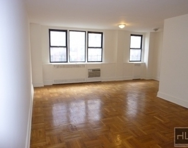 East 79th Street - Photo Thumbnail 2