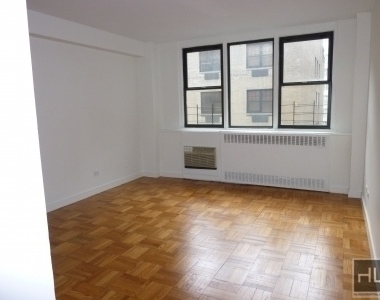 East 79th Street - Photo Thumbnail 3