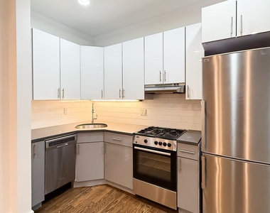 410 Eastern Parkway - Photo Thumbnail 4