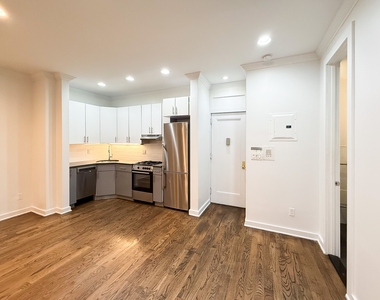 410 Eastern Parkway - Photo Thumbnail 3