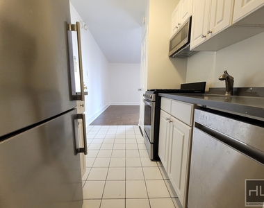 East 79th Street - Photo Thumbnail 2