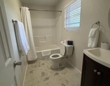 830 N Harbin Drive - Photo Thumbnail 4