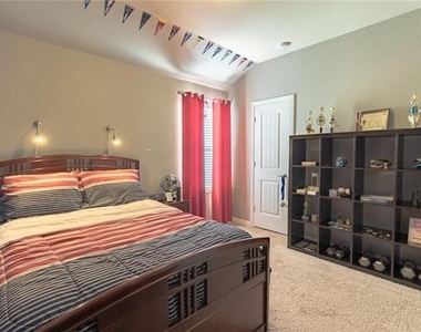 809 Park Place Lane - Photo Thumbnail 23