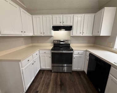 1715 Highgate Place - Photo Thumbnail 9