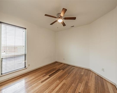3316 Lone Tree Lane - Photo Thumbnail 6