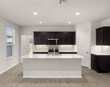 1713 Meadow Crest Drive - Photo Thumbnail 3