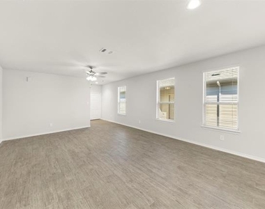 1713 Meadow Crest Drive - Photo Thumbnail 11