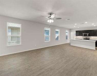 1713 Meadow Crest Drive - Photo Thumbnail 9
