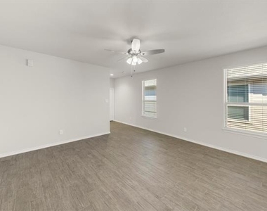 1713 Meadow Crest Drive - Photo Thumbnail 10