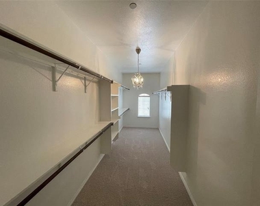 4240 Comanche Drive - Photo Thumbnail 16