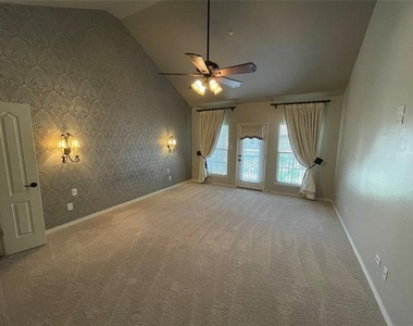 4240 Comanche Drive - Photo Thumbnail 14