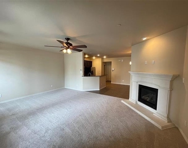 4240 Comanche Drive - Photo Thumbnail 3
