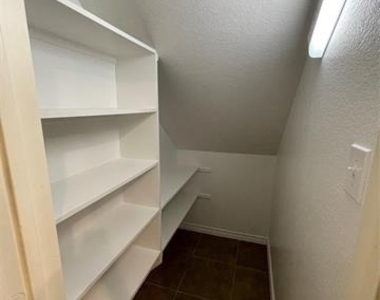4240 Comanche Drive - Photo Thumbnail 7