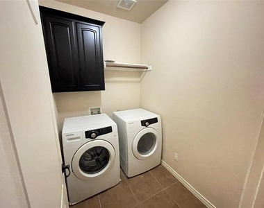 4240 Comanche Drive - Photo Thumbnail 12