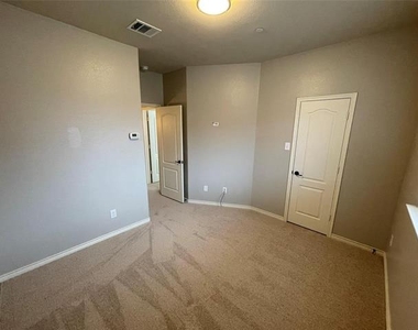 4240 Comanche Drive - Photo Thumbnail 13