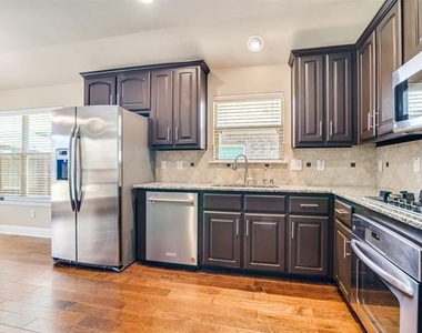495 Chandler Court - Photo Thumbnail 3
