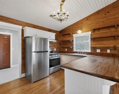913 17th Street - Photo Thumbnail 10