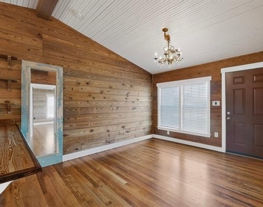913 17th Street - Photo Thumbnail 5