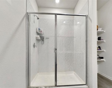 3204 Stanley Street - Photo Thumbnail 16