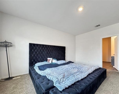 3204 Stanley Street - Photo Thumbnail 6