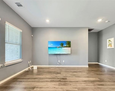 3204 Stanley Street - Photo Thumbnail 10