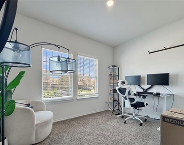 3204 Stanley Street - Photo Thumbnail 4