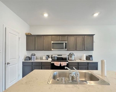 3204 Stanley Street - Photo Thumbnail 13