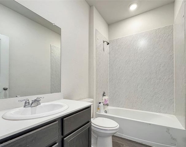 3204 Stanley Street - Photo Thumbnail 19