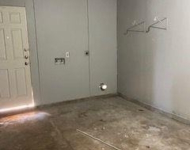 5433 Encino Road - Photo Thumbnail 12