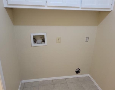 7721 Brandi Place - Photo Thumbnail 8