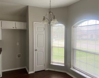 2843 Saint Johns Avenue - Photo Thumbnail 4
