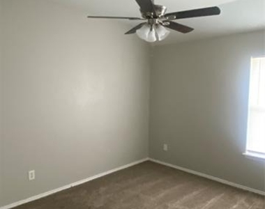 2843 Saint Johns Avenue - Photo Thumbnail 5