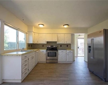 6500 Blue Ridge Trail - Photo Thumbnail 12