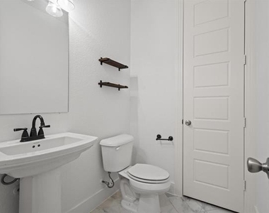 1506 Snowdrop Drive - Photo Thumbnail 13