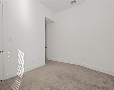 1506 Snowdrop Drive - Photo Thumbnail 10